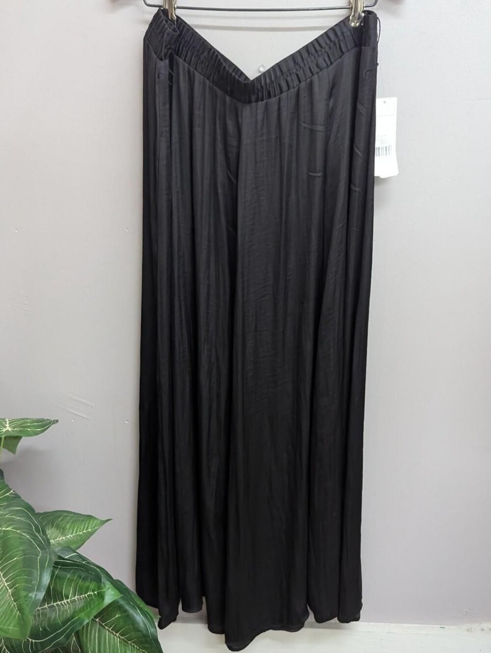 VALERIE STEVENS:: Black Satin Maxi Skirt NWT - Picture 3 of 8